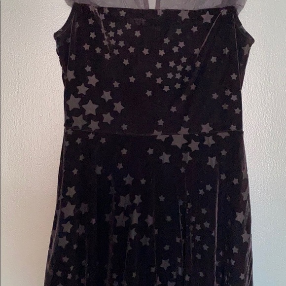 Black velvet star dress with collar - Picture 2 of 4
